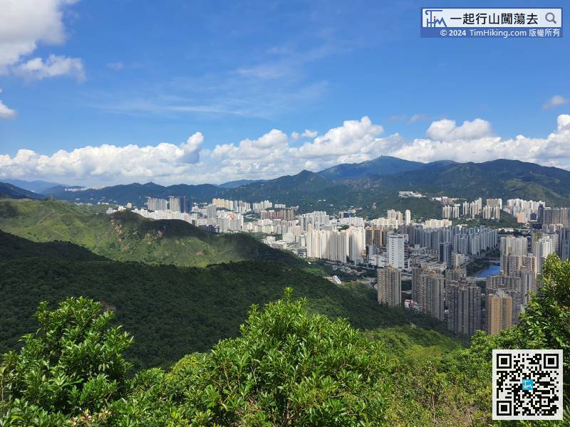 It only took about 10 minutes to walk. Looking back, the scenery is very wide that the whole Shatin has a panoramic view.
