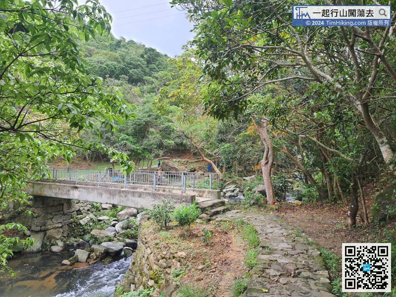 Return to the main trail, will see Ching Ping Bridge,