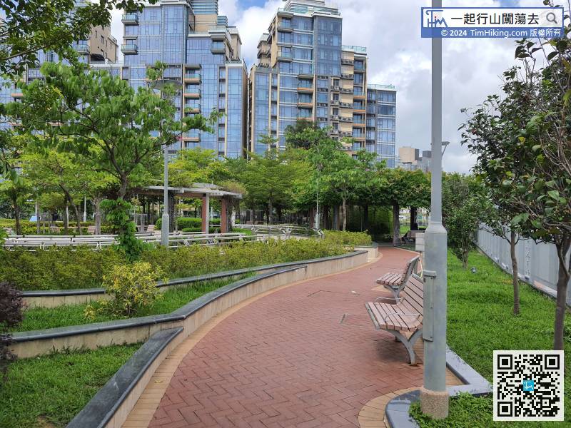 Go through the Chung Yee Street Garden