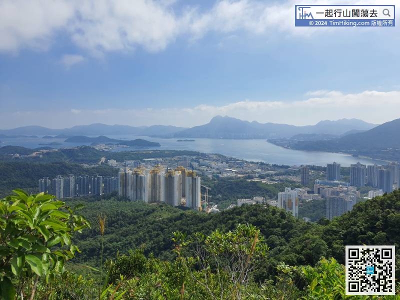 Look at Cloudy Hill and walk past, the scenery is very vast, Sam Mun Tsai, Ma Shi Chau, Ma On Shan, all can be seen at a glance.