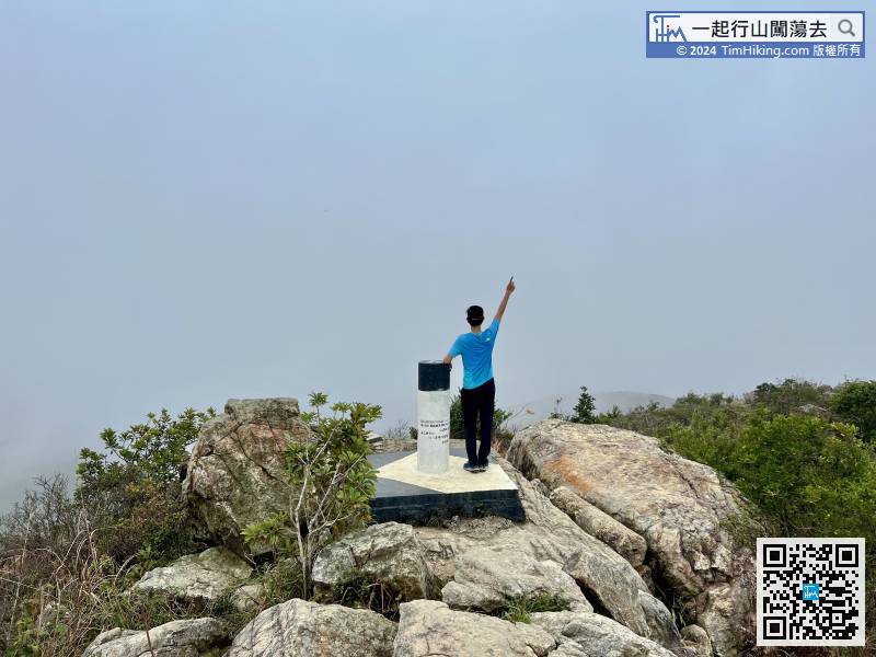 Middle Hill is 450 meters high and has a Trigonometric Station. It is only 1.2 kilometres from Sze Shan to Middle Hill, and it will be there soon.