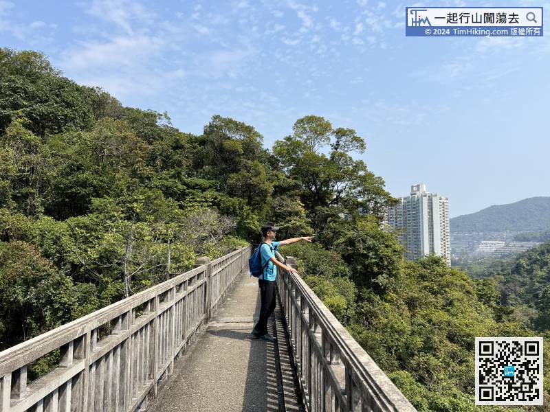 It is rumoured that the Japanese army killed here during the Japanese occupation period, coupled with the noisy sound from the Sai Wan water filtration station, it seems that there are ghosts crying at night, and the name of Ghost Bridge has been passed down among the people.