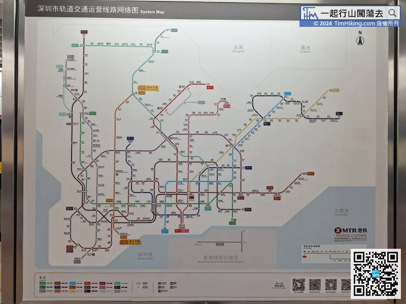 The transportation is very convenient, you can get there by taking the subway.