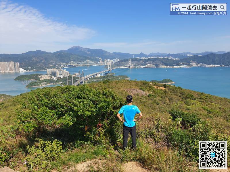 At Fa Peng Teng, can overlook Kap Shui Mun Bridge, Tsing Ma Bridge and Ting Kau Bridge.