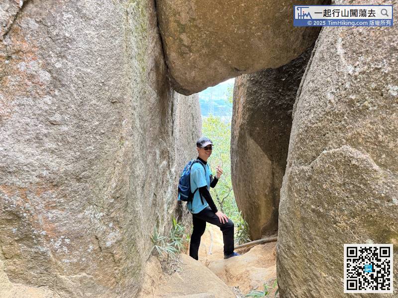 When you get to this location, you might as well stop recording your tracks, because if you walk up for 5 minutes, you will see Skylight Rock,