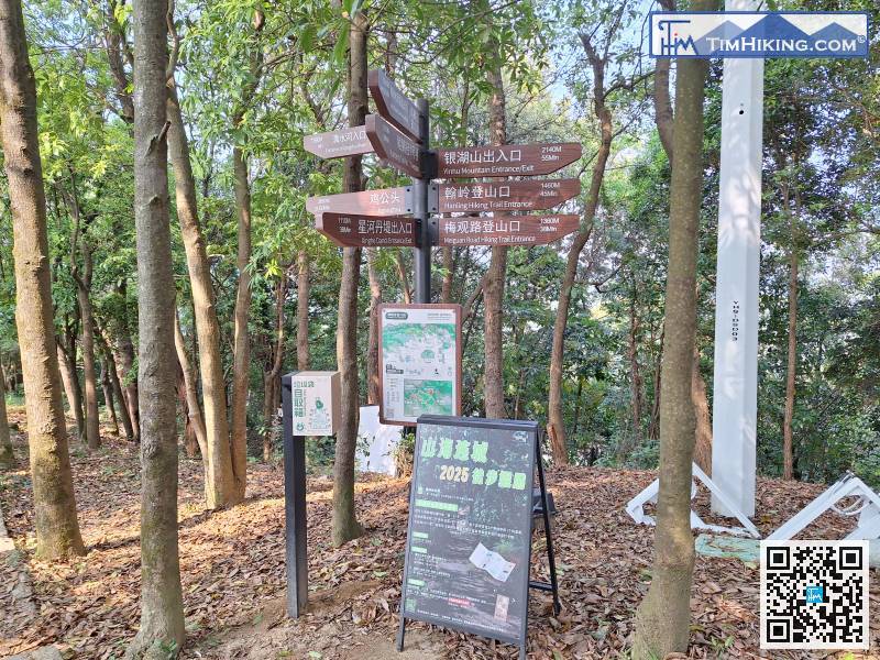 黃竹園山頂沒有名牌，是一個分岔路口，