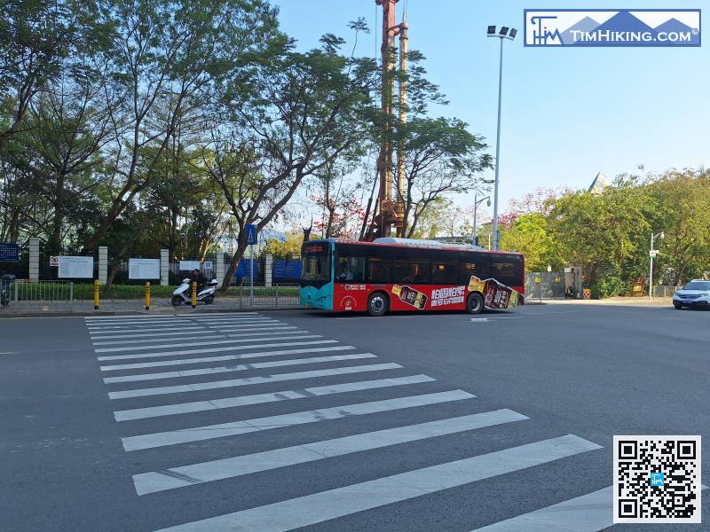 Next, head to Donghu Park West Entrance.
