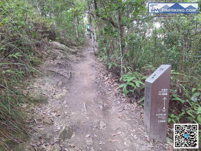 Soon, we passed Shenzhen Mountain-Sea Vistas distance post 3.45KM