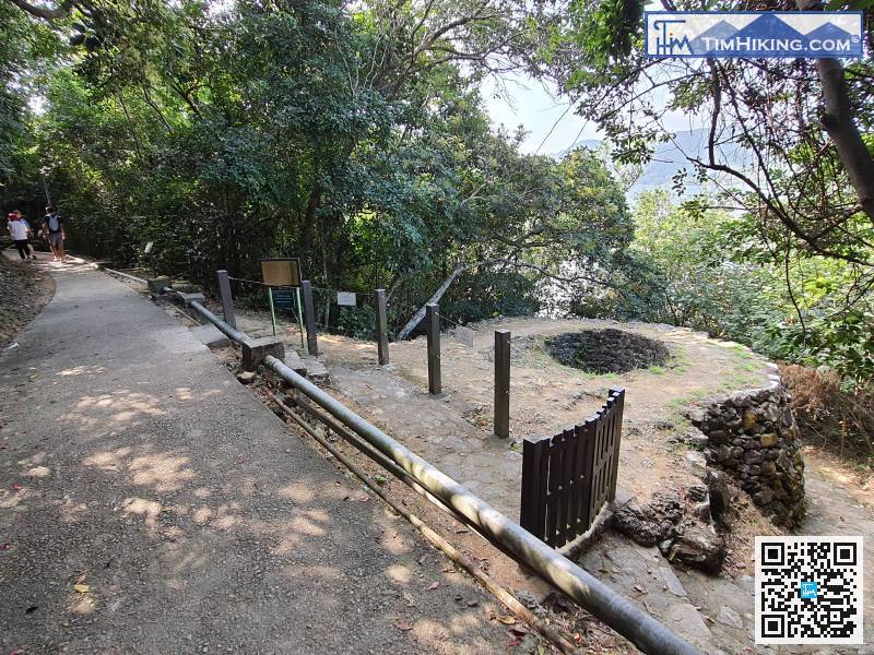 Walking for about 15 minutes, will see the ancient lime kiln.